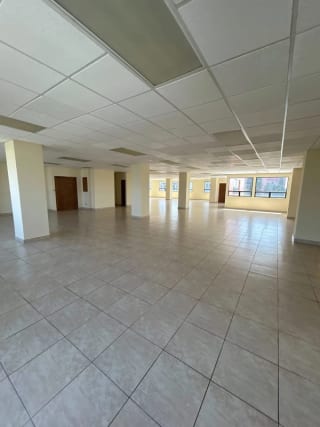 Se renta oficina en zona 13 — miniatura 6 de 7