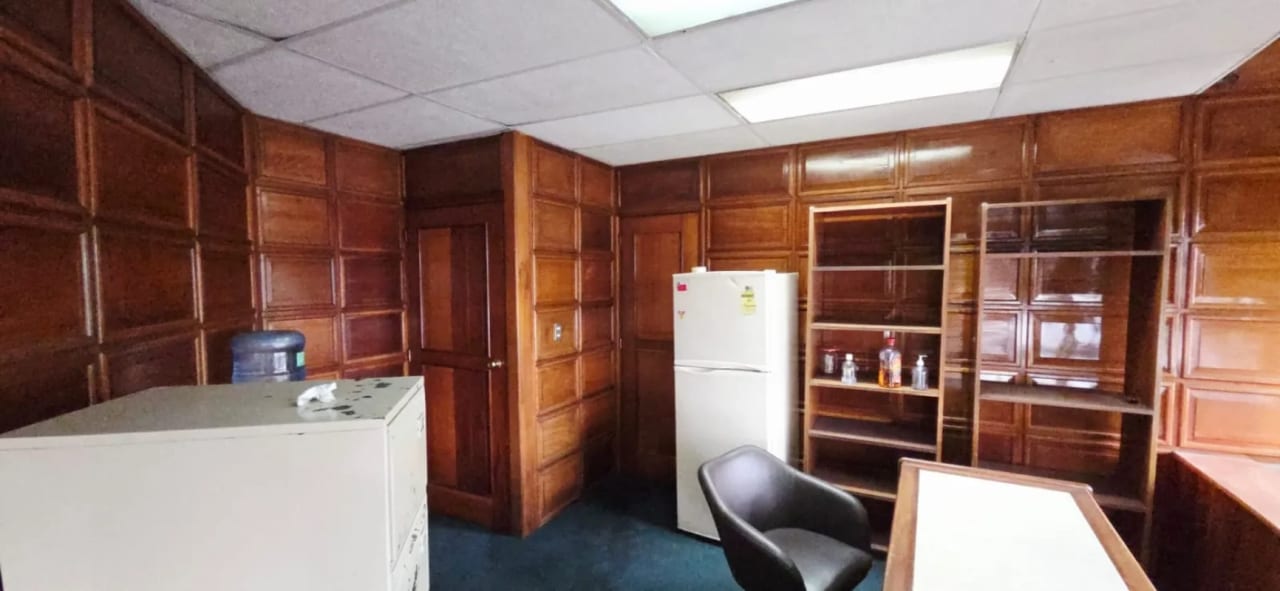 VENTA DE OFICINA EN EDIFICIO EN ZONA 4 — foto 8 de 9