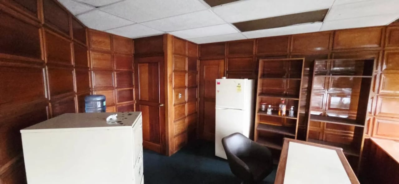 VENTA DE OFICINA EN EDIFICIO EN ZONA 4 — foto 7 de 9