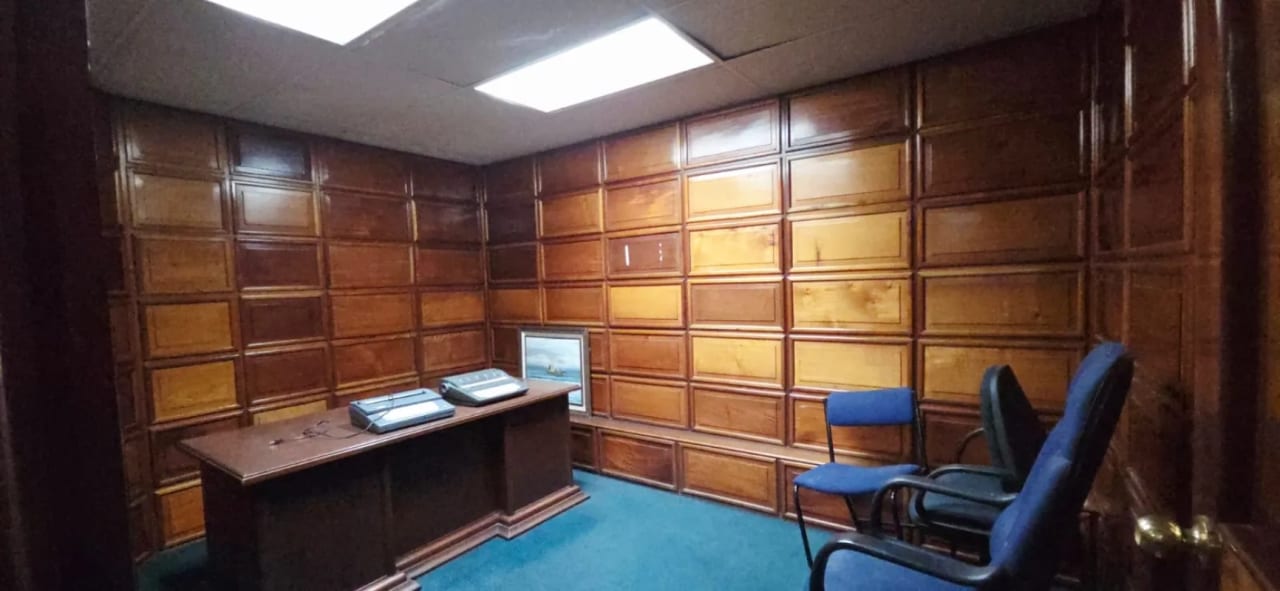 VENTA DE OFICINA EN EDIFICIO EN ZONA 4 — foto 2 de 9