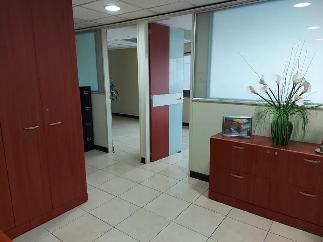 Oficina en Venta en Edificio Torino I, Zona 10 , Guatemala — foto 1 de 9