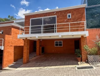 CASA EN VENTA ó RENTA EXPLANADA CAYALA Z.16 GUATEMALA — miniatura 1 de 17