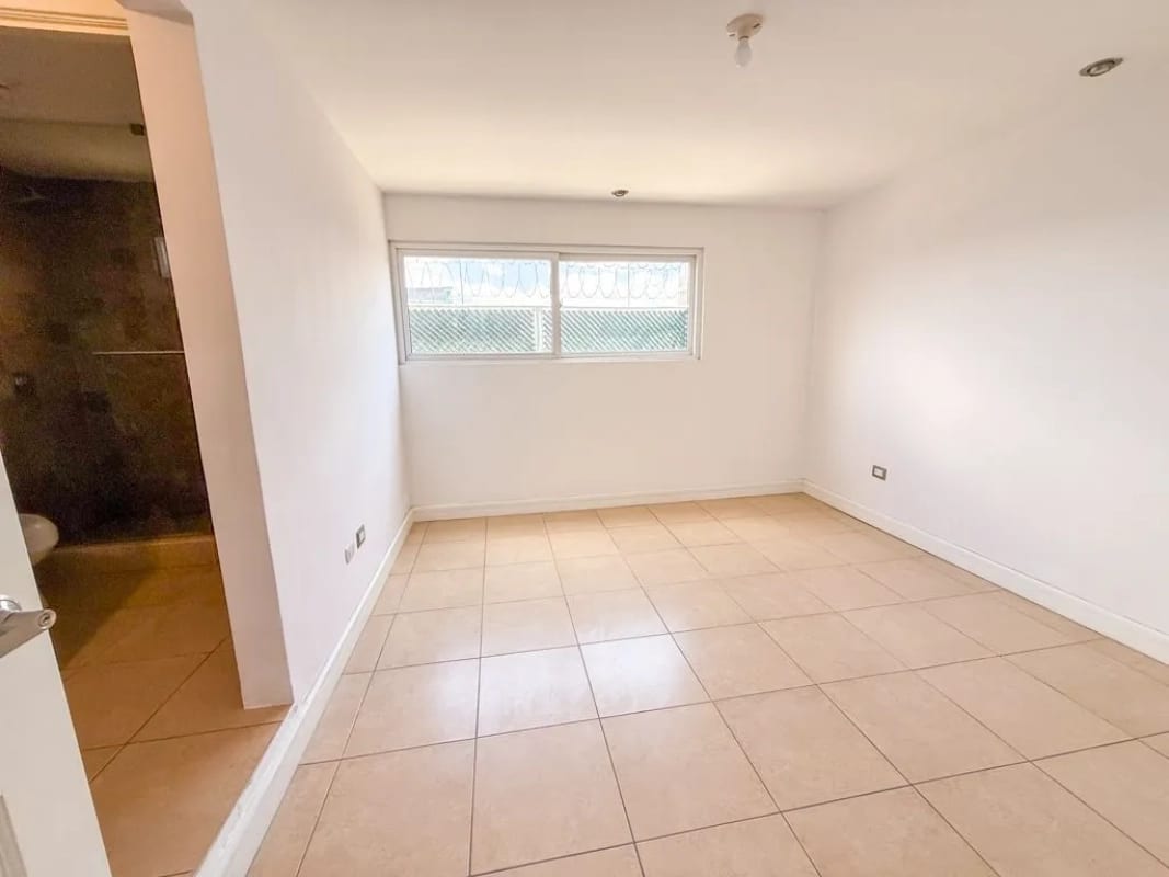 CASA EN VENTA ó RENTA EXPLANADA CAYALA Z.16 GUATEMALA — foto 9 de 17
