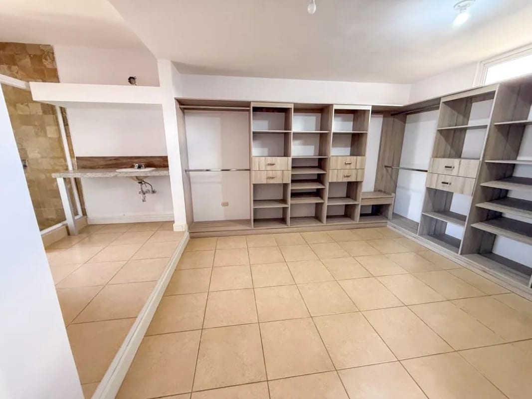CASA EN VENTA ó RENTA EXPLANADA CAYALA Z.16 GUATEMALA — foto 5 de 17