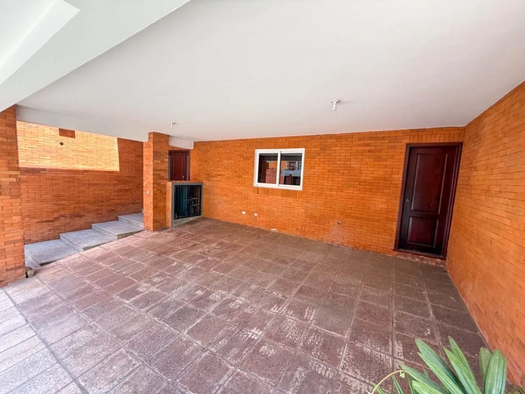 CASA EN VENTA ó RENTA EXPLANADA CAYALA Z.16 GUATEMALA — foto 2 de 17